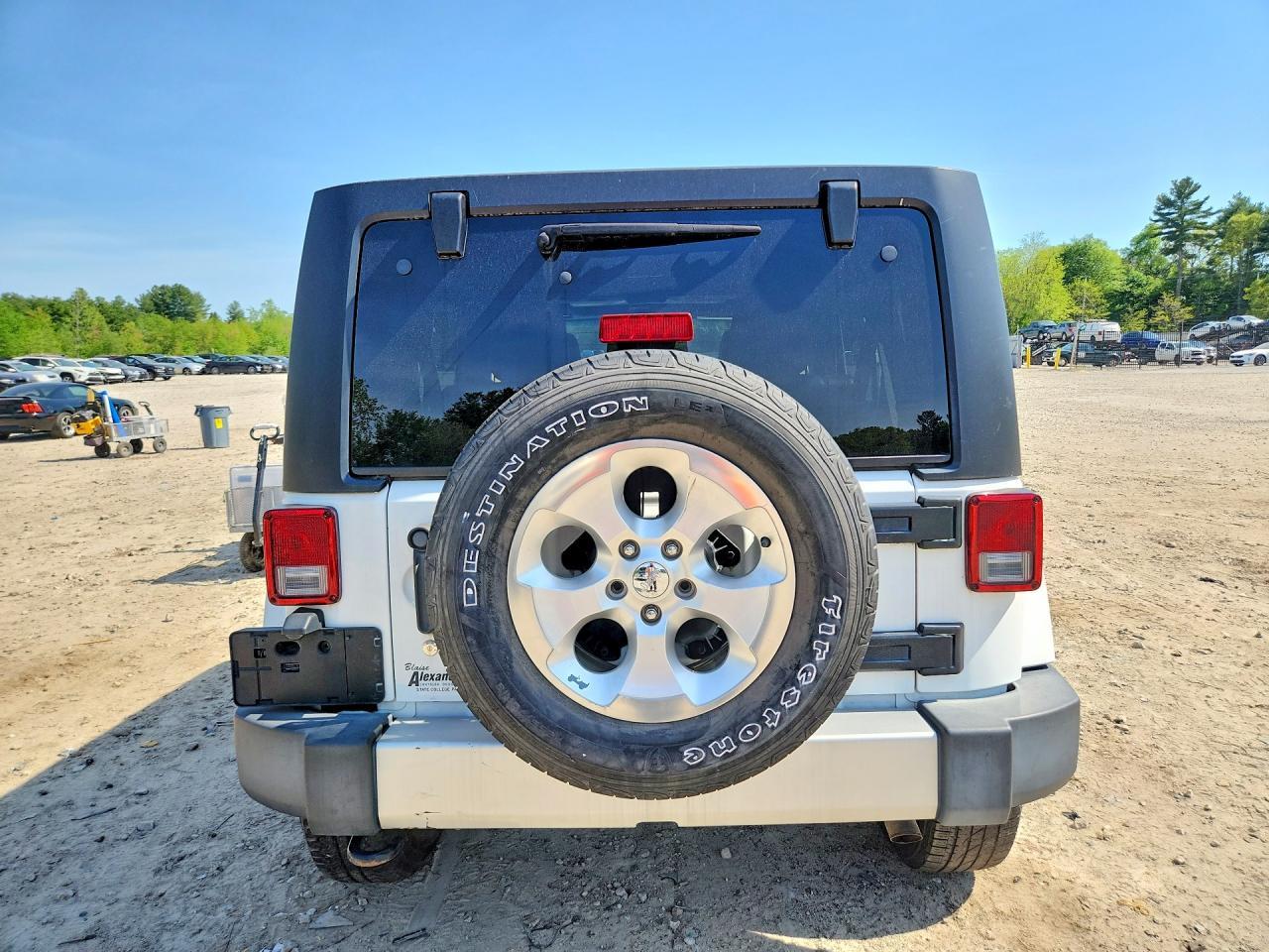 2015 Jeep Wrangler Unlimited Sahara - Image 6