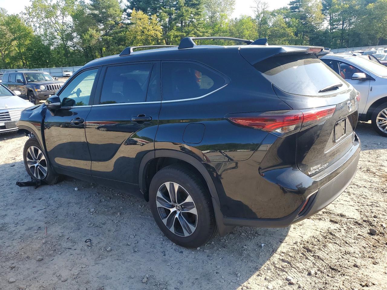 2024 Toyota Highlander Xle - Image 2