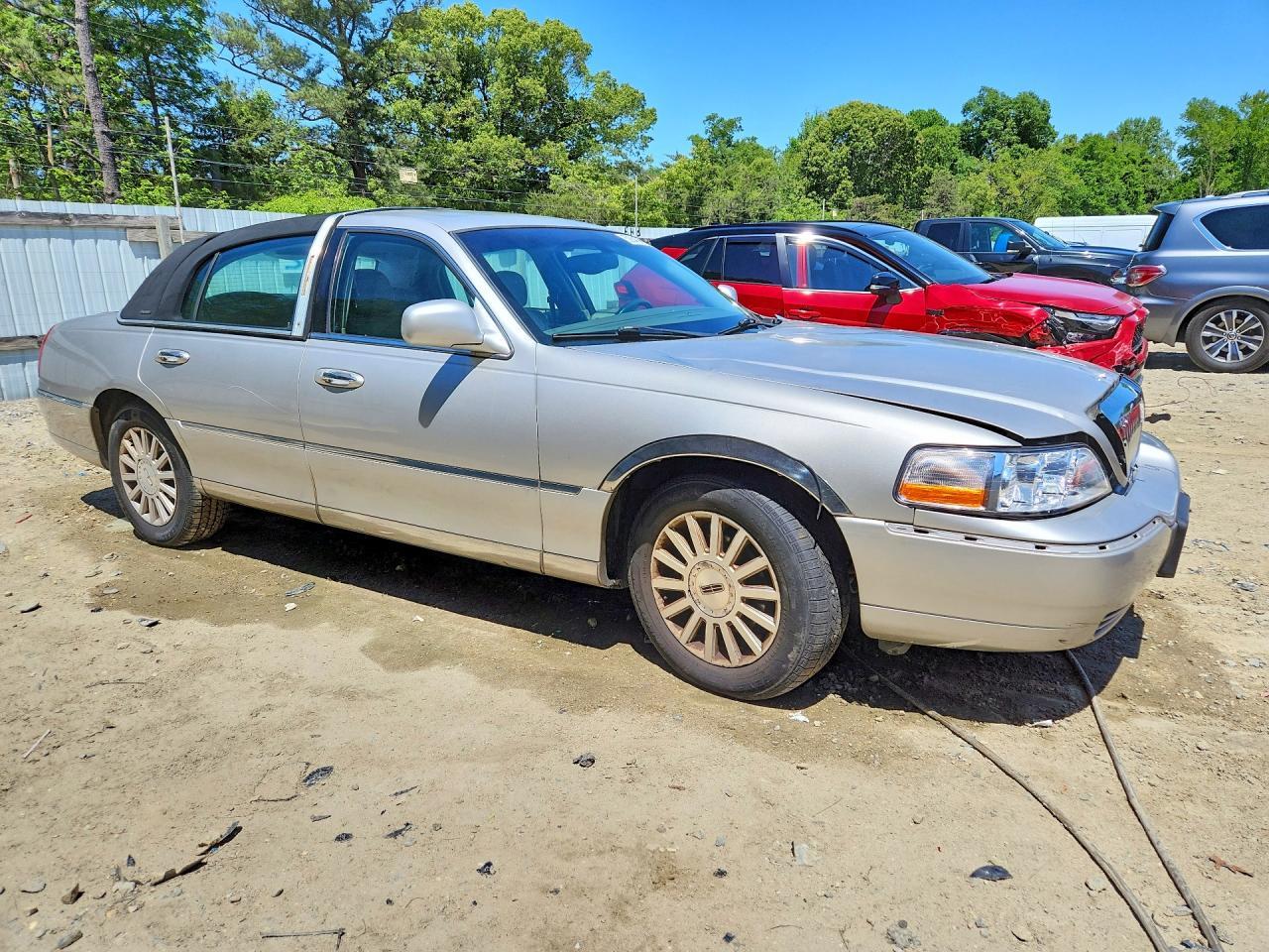 2004 Lincoln Town Car Ultimate - Фото 4