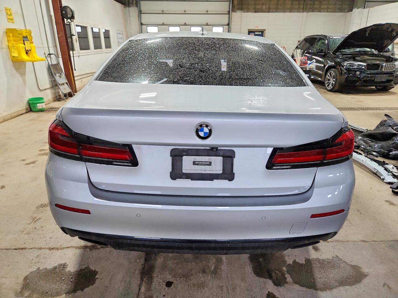 2021 BMW 530 Xi - Фото 6