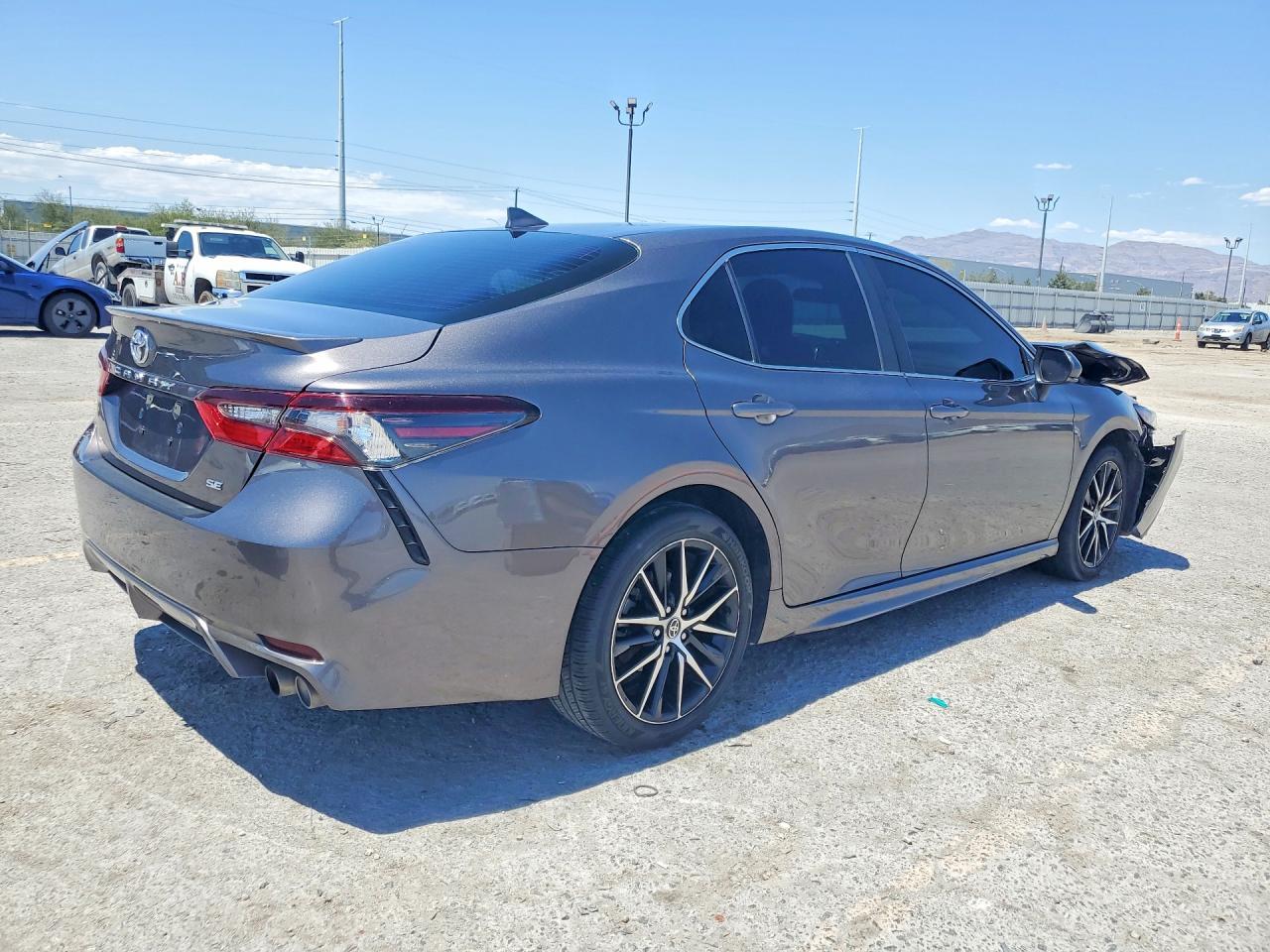 2024 Toyota Camry Se - Фото 3