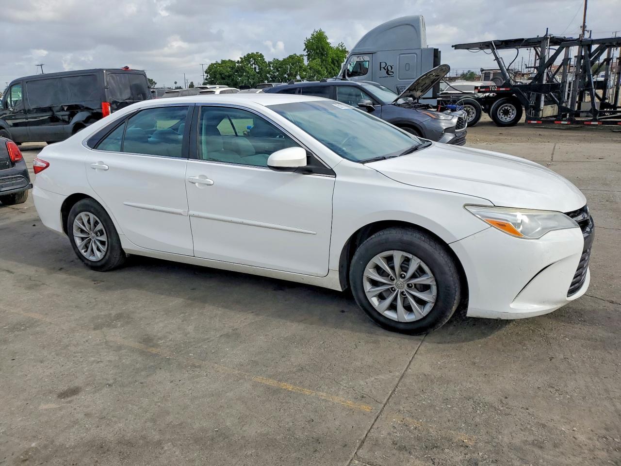2015 Toyota Camry Le - Image 4