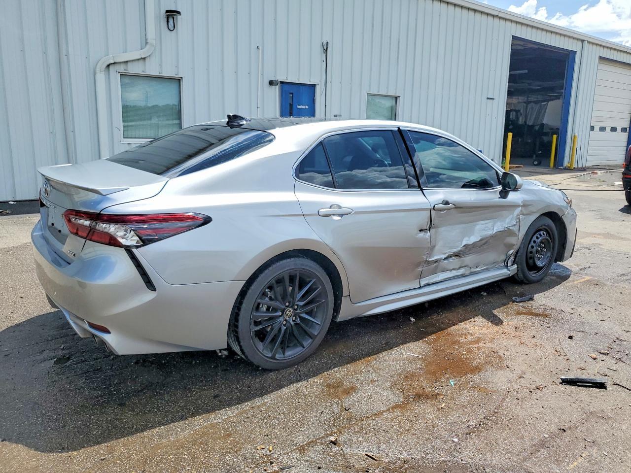2022 Toyota Camry Xse - Image 3