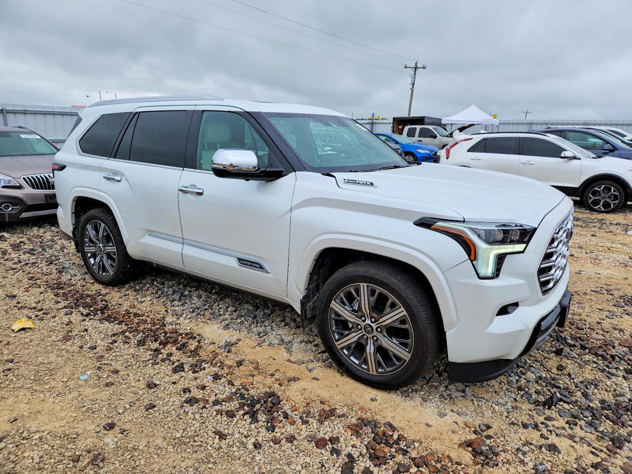 2023 Toyota Sequoia - Фото 4