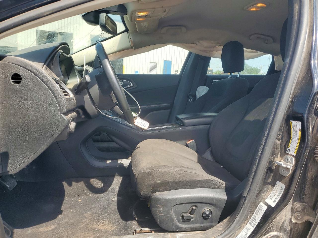 2016 Chrysler 200 Limited - Image 7