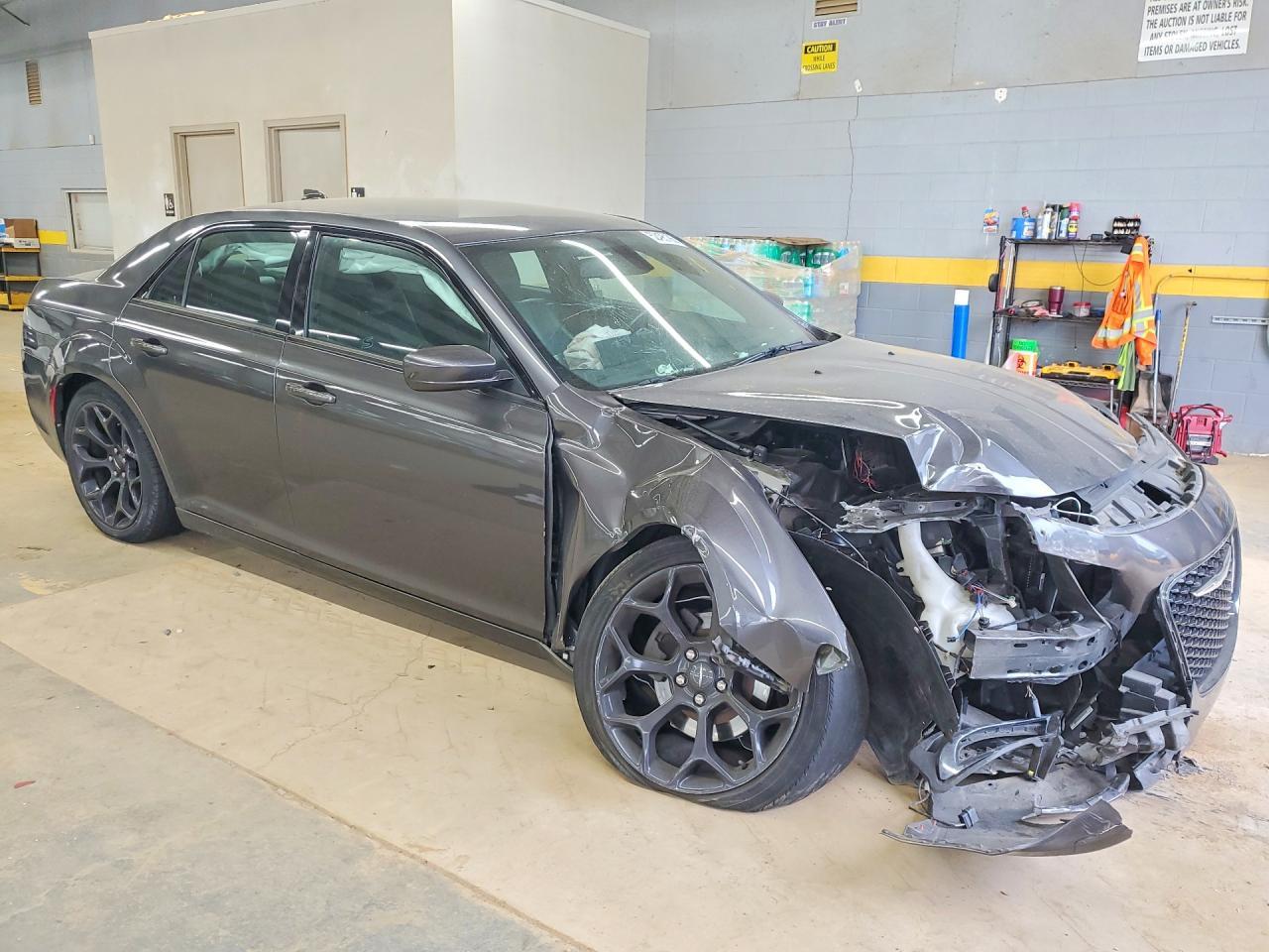 2019 Chrysler 300 S - Фото 4