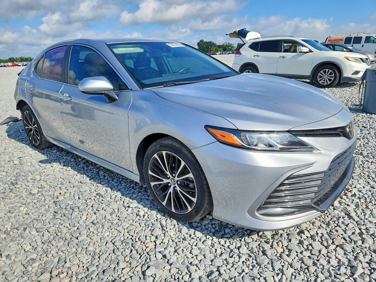 2022 Toyota Camry Le - Фото 4