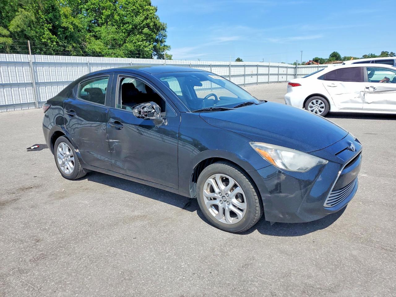 2017 Toyota Yaris Ia Base - Фото 4