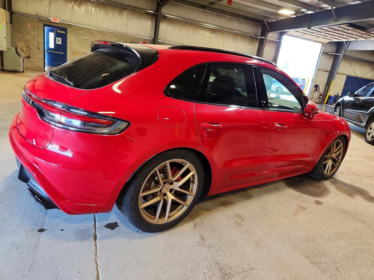 2025 Porsche Macan S - Image 3