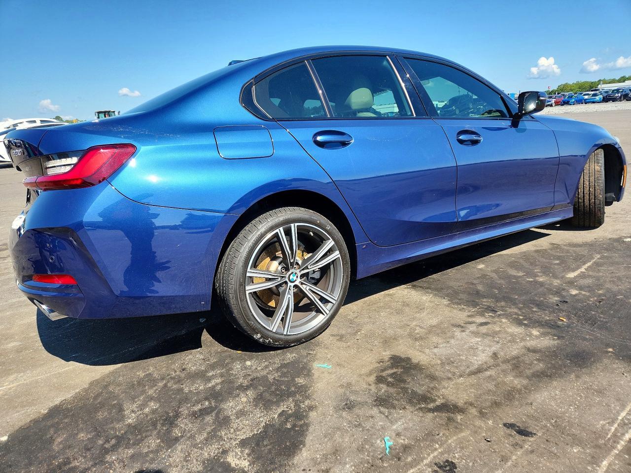 2023 BMW 330I - Фото 3