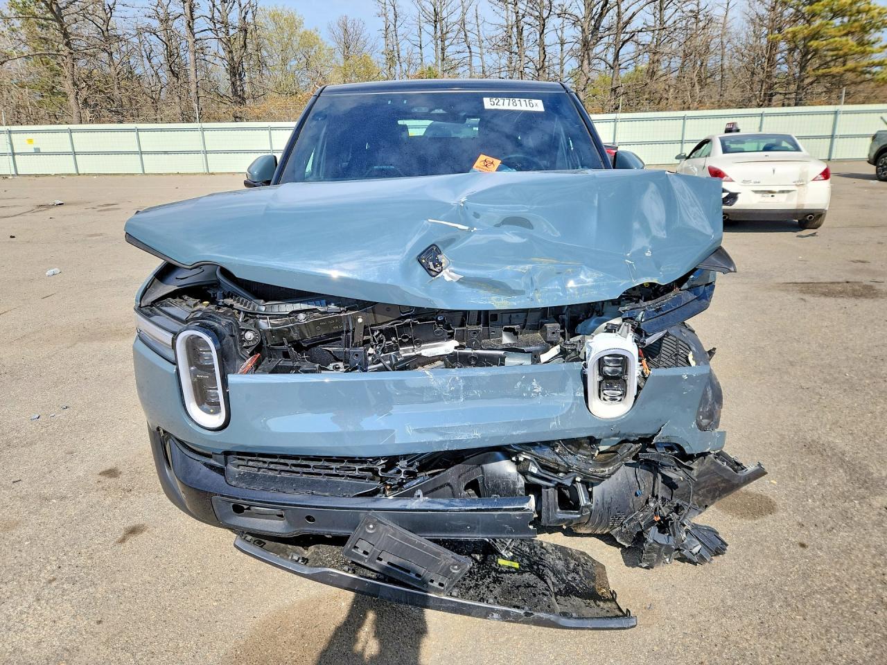 2025 Rivian R1S Premium - Image 5