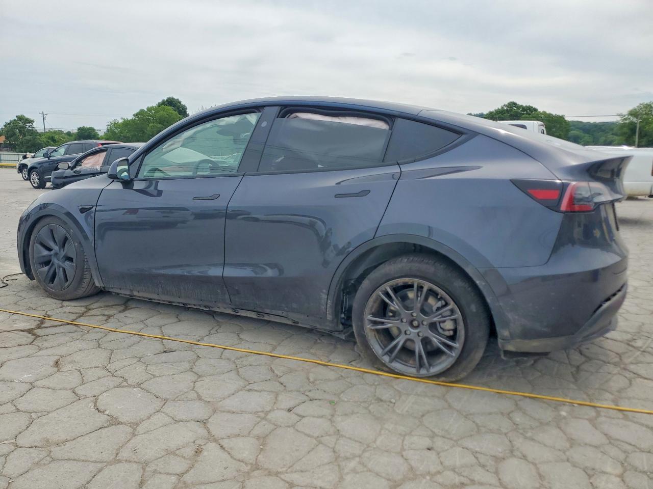 2025 Tesla Model Y - Image 2