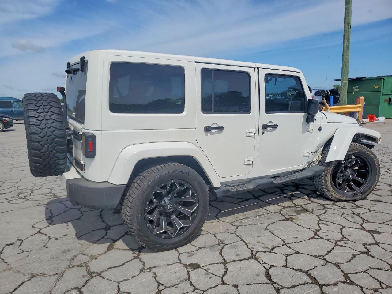 2012 Jeep Wrangler Unlimited Sahara - Фото 3