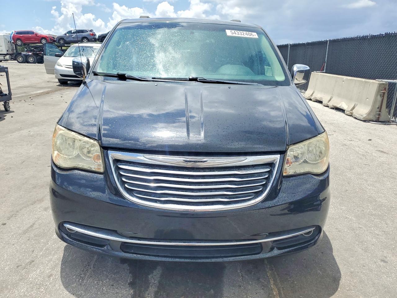 2012 Chrysler Town & Country Touring - Image 5