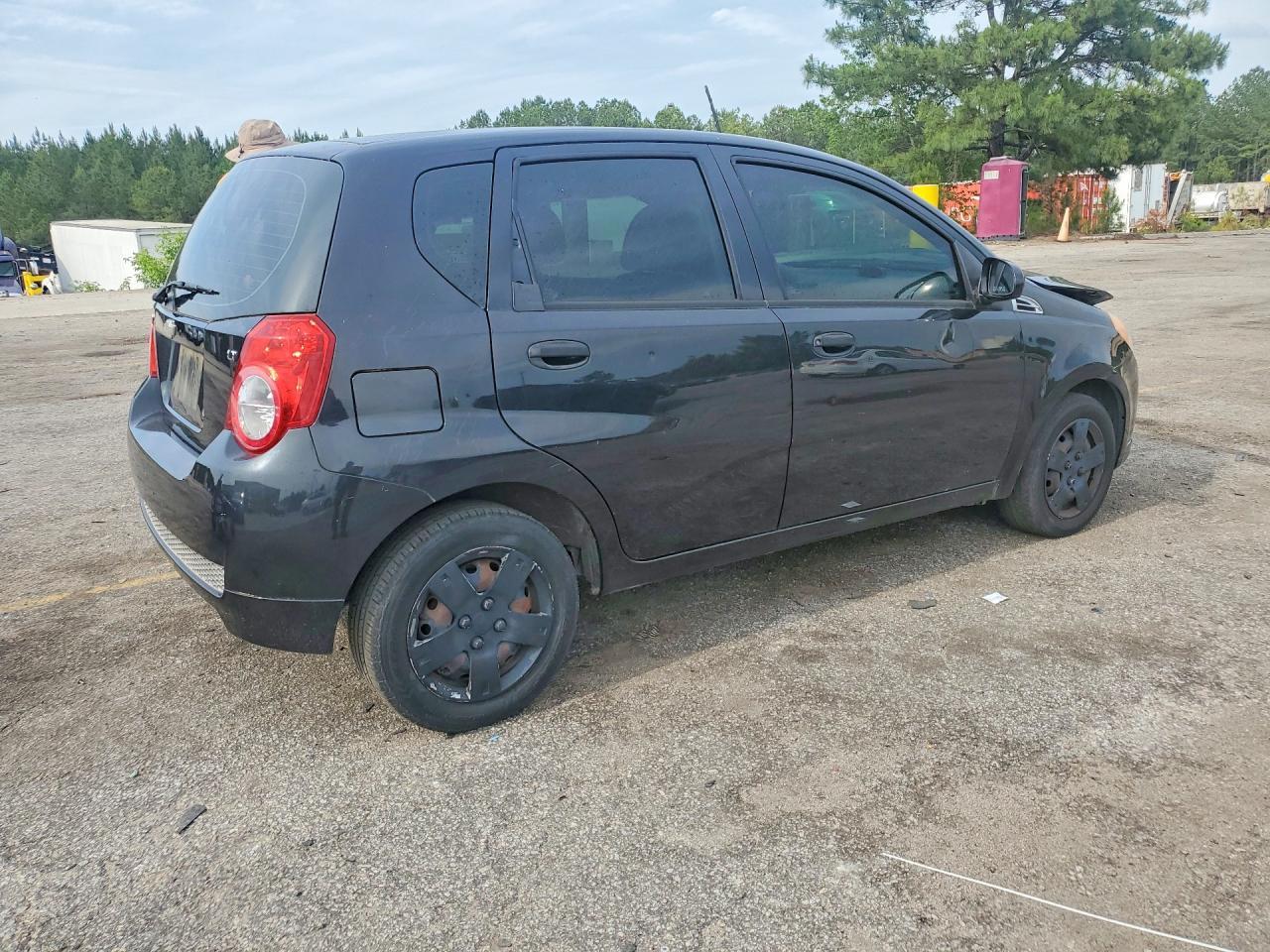2011 Chevrolet Aveo - Фото 3