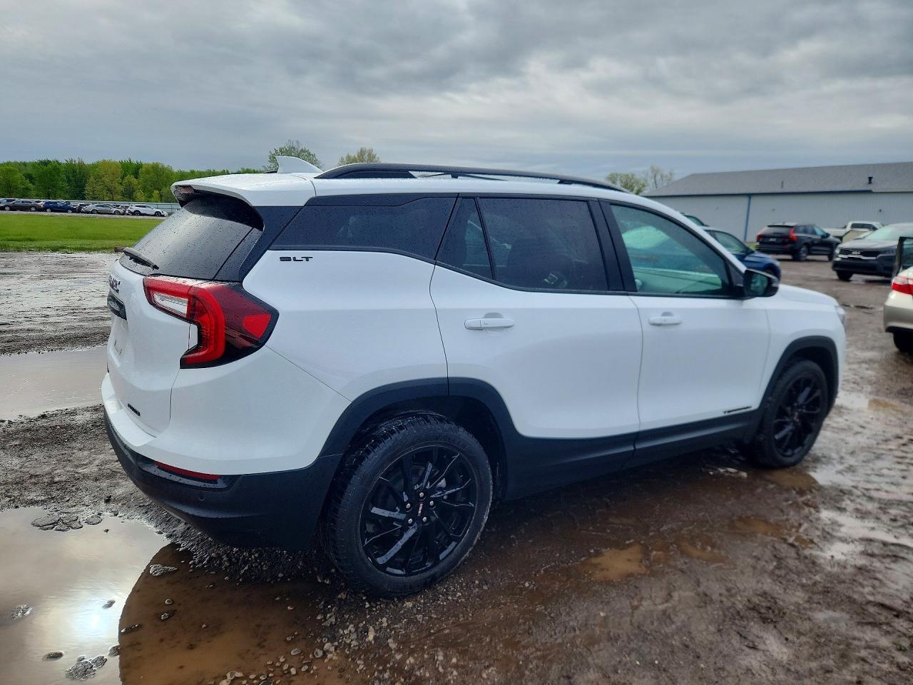2023 GMC Terrain Slt - Image 3