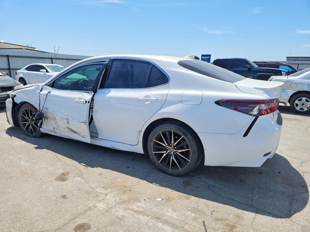 2023 Toyota Camry Se - Фото 2