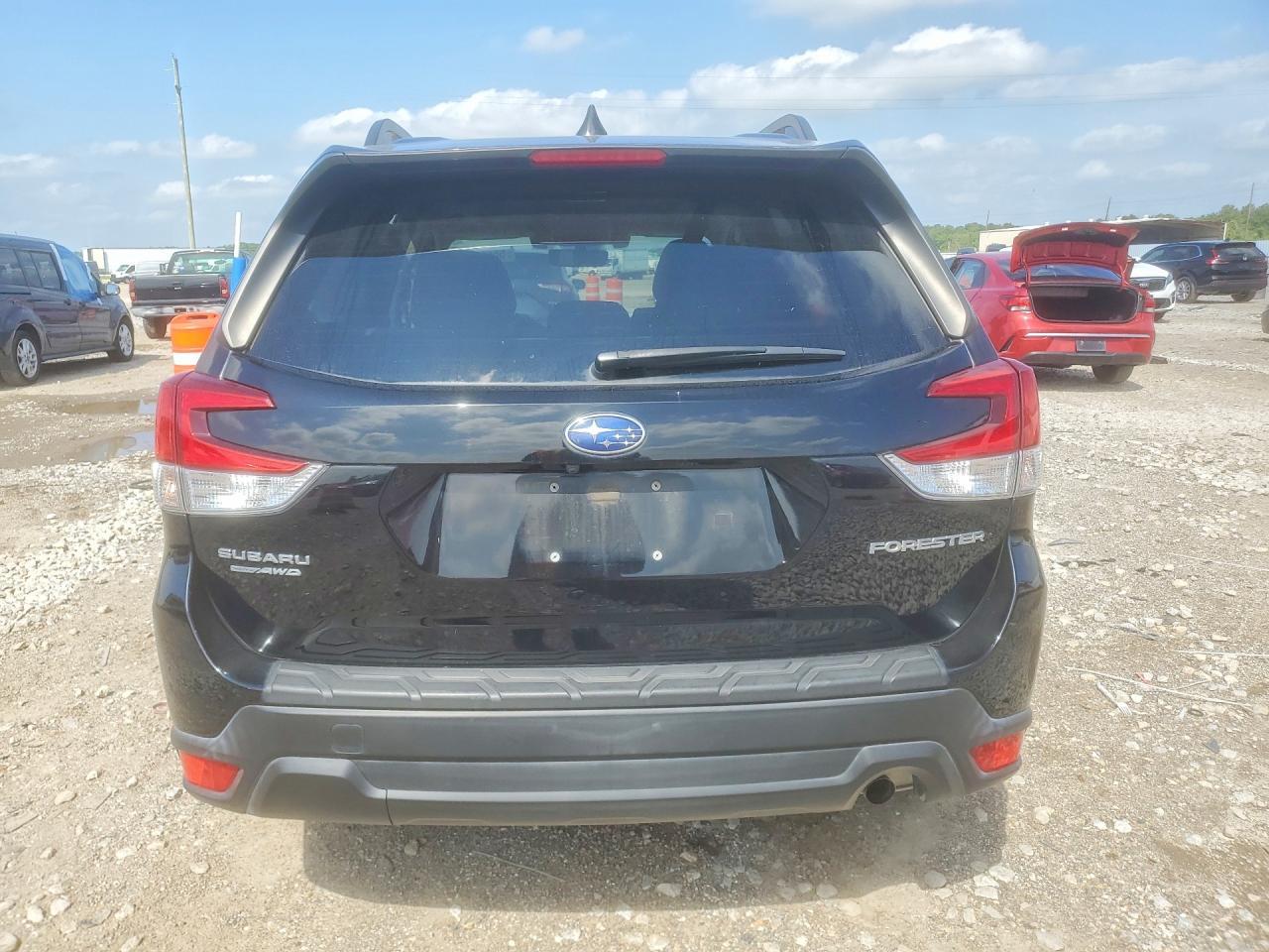 2019 Subaru Forester Premium - Image 6