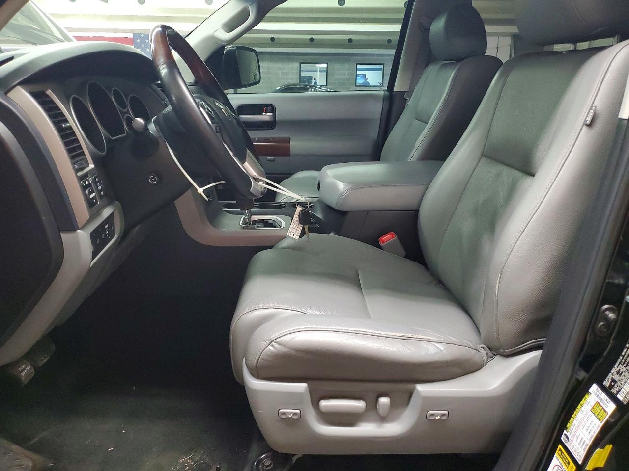 2016 Toyota Sequoia Platinum - Image 7