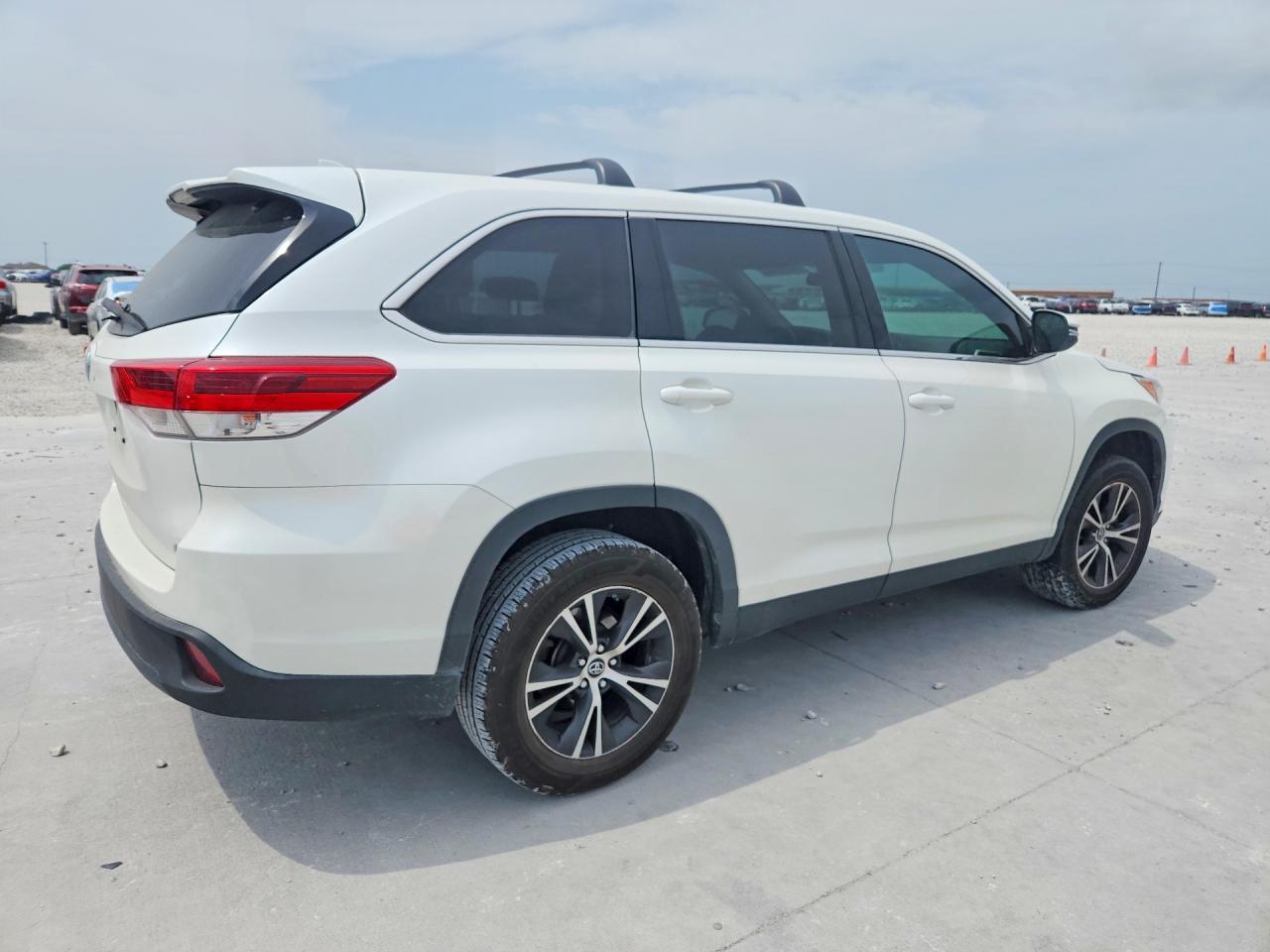 2019 Toyota Highlander Le Plus - Фото 3