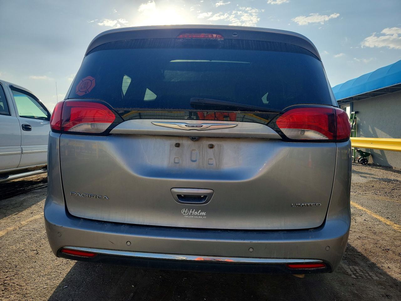 2020 Chrysler Pacifica Limited - Image 6