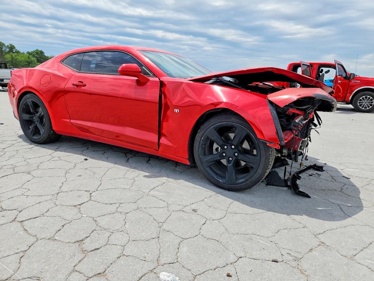 2017 Chevrolet Camaro Ls - Фото 4