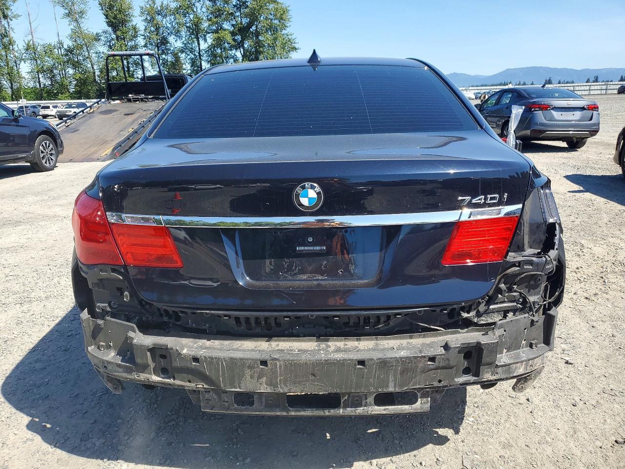 2011 BMW 740 I - Фото 6