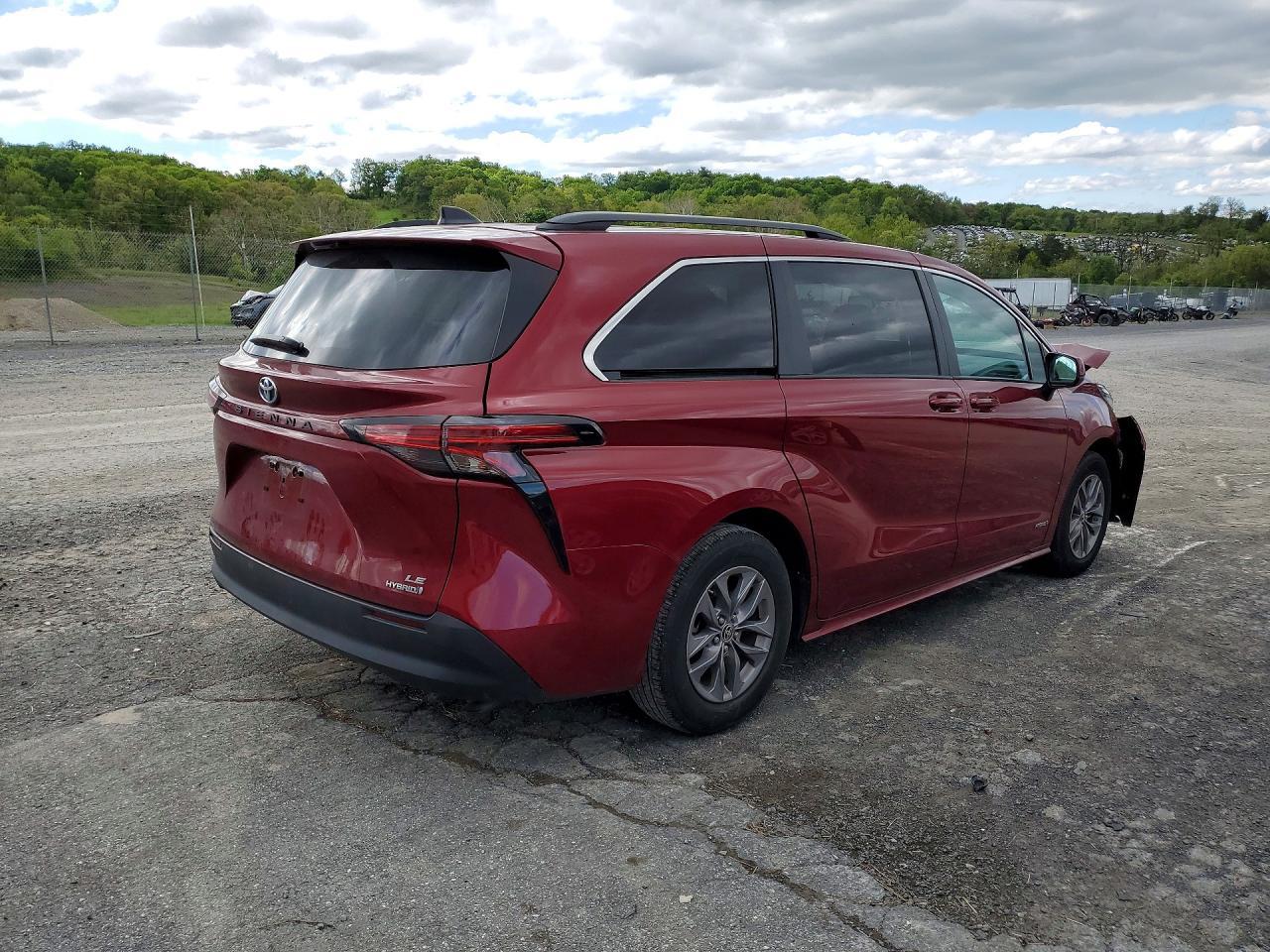 2021 Toyota Sienna Le - Image 3