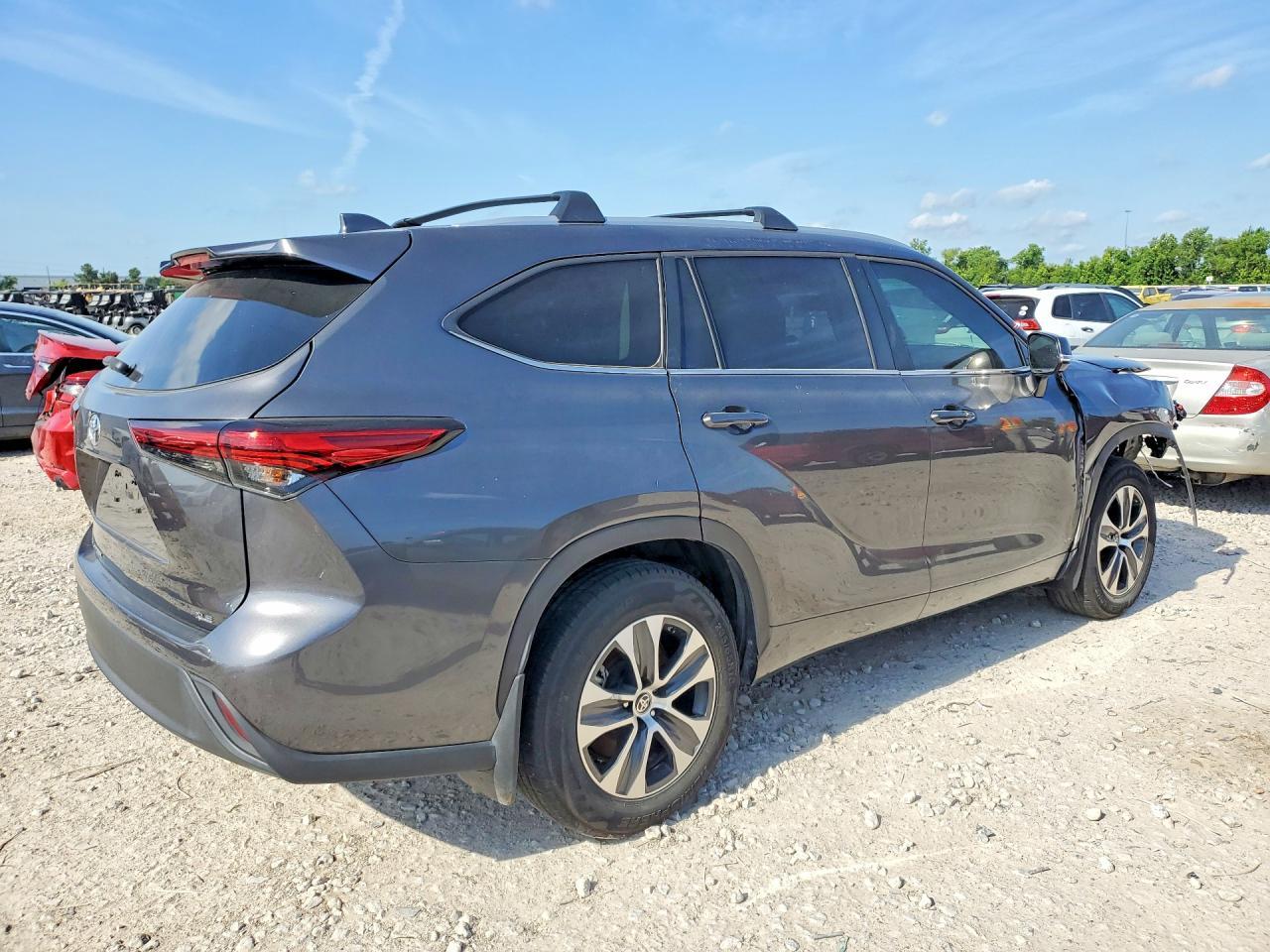 2023 Toyota Highlander Xle - Image 3