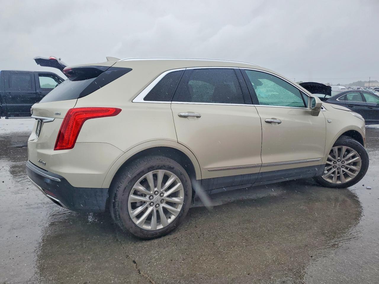 2017 Cadillac Xt5 Platinum - Image 3