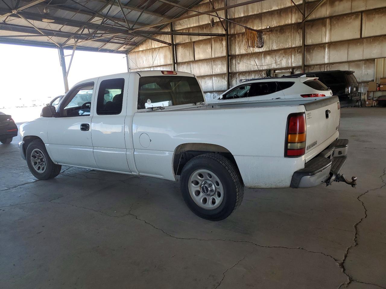 2007 GMC New Sierra C1500 Classic - Image 2