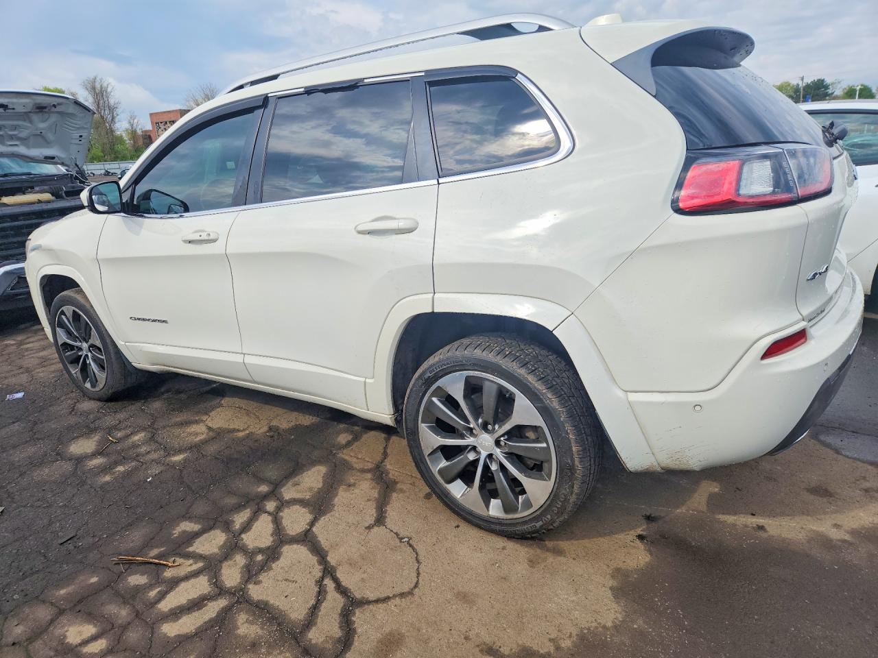 2019 Jeep Cherokee Overland - Фото 2
