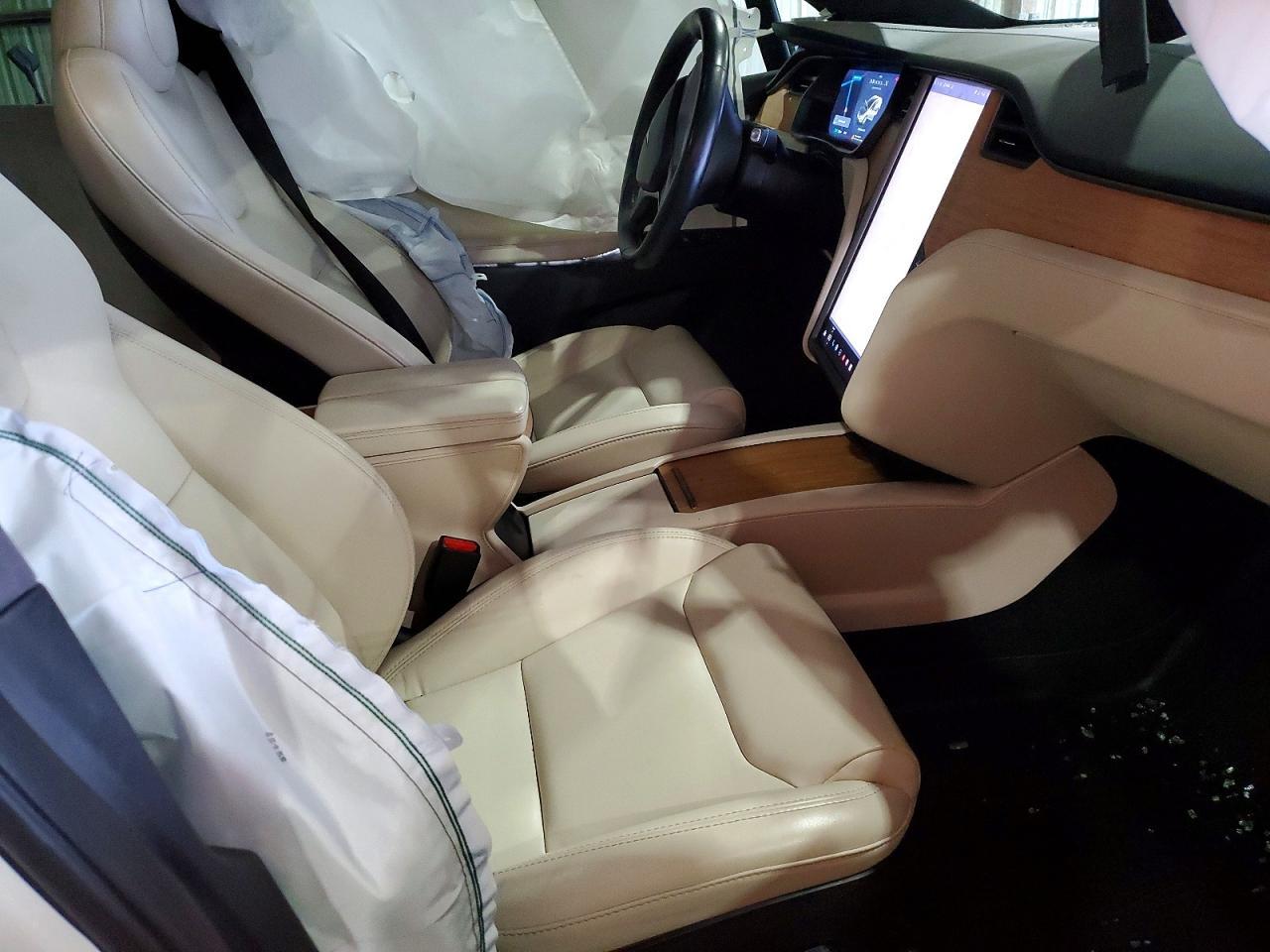 2021 Tesla Model X - Image 7