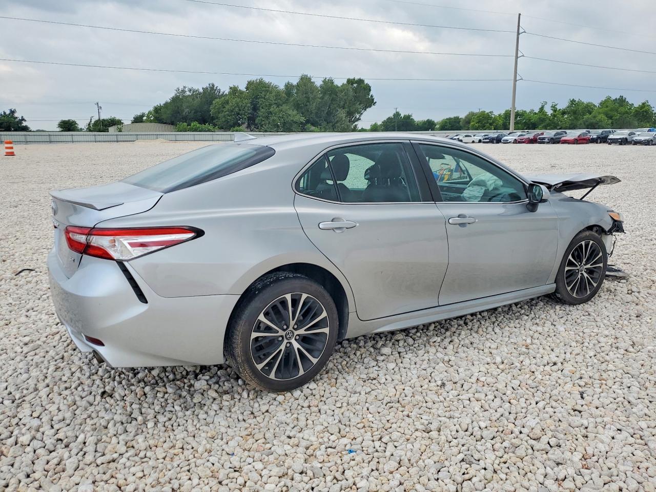 2019 Toyota Camry Se - Фото 3
