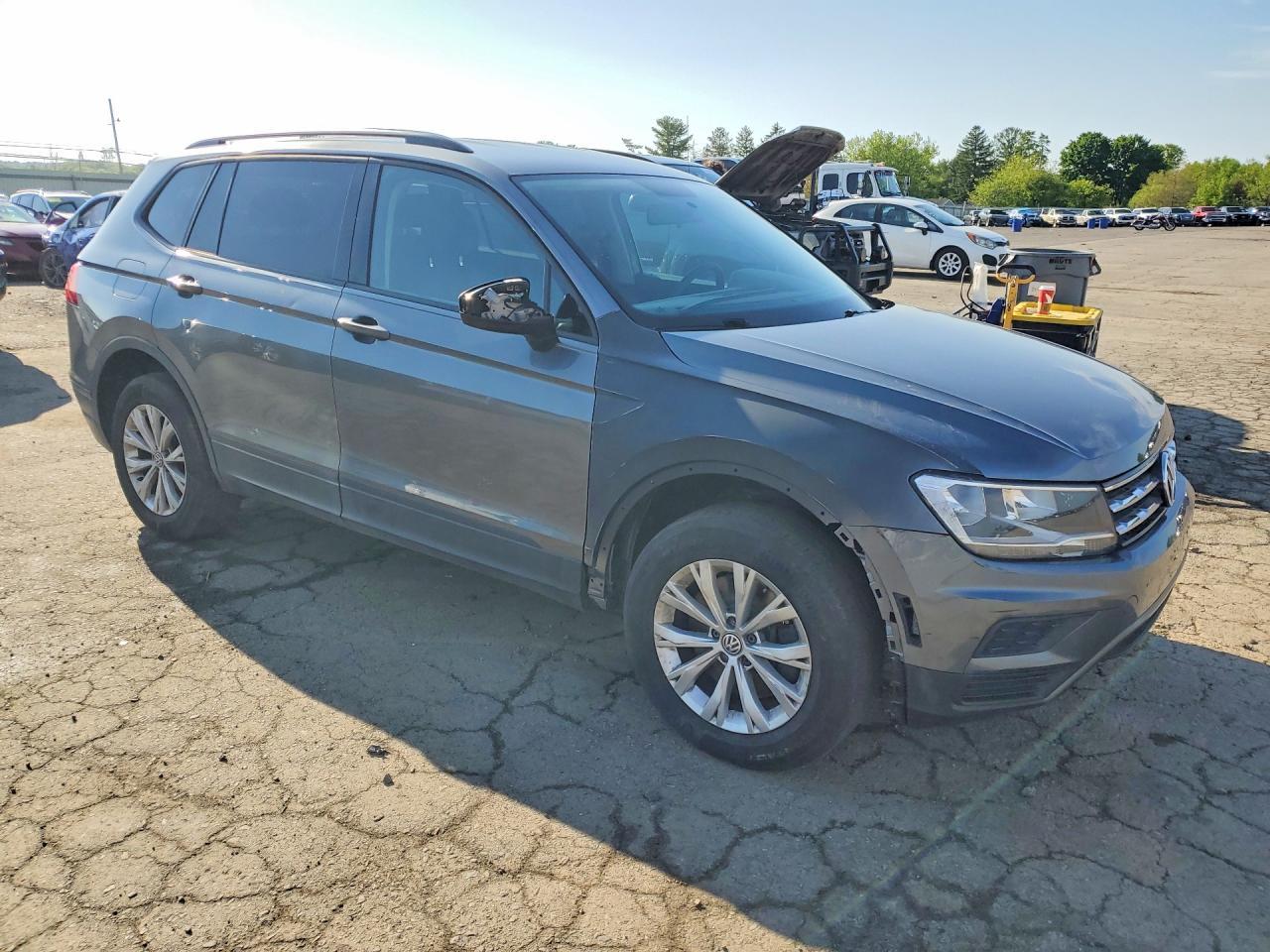 2018 Volkswagen Tiguan S - Фото 4
