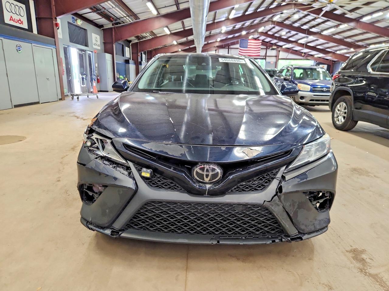 2020 Toyota Camry Se - Фото 5