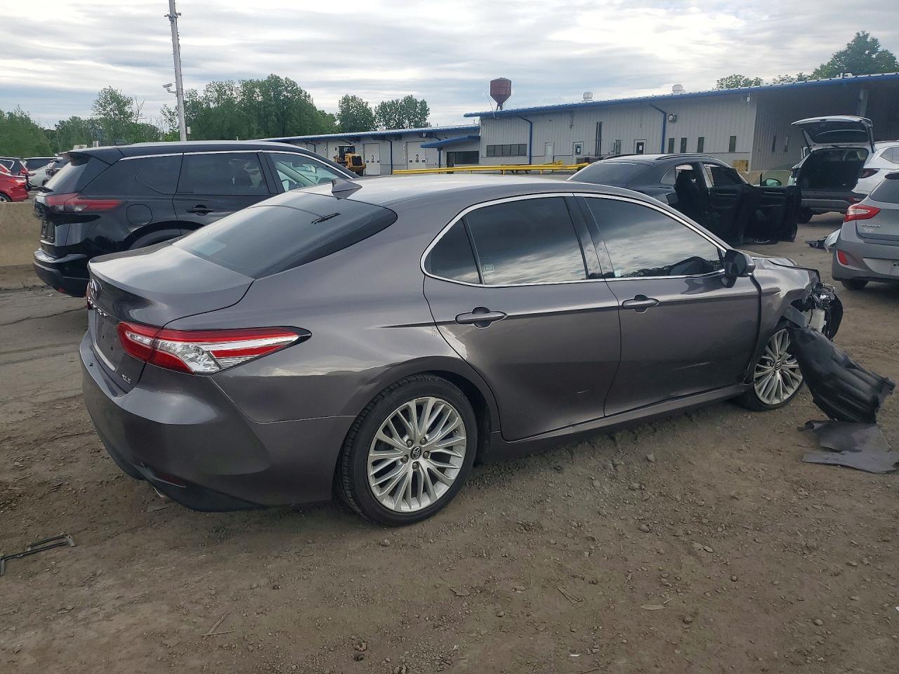 2019 Toyota Camry Xle - Фото 3