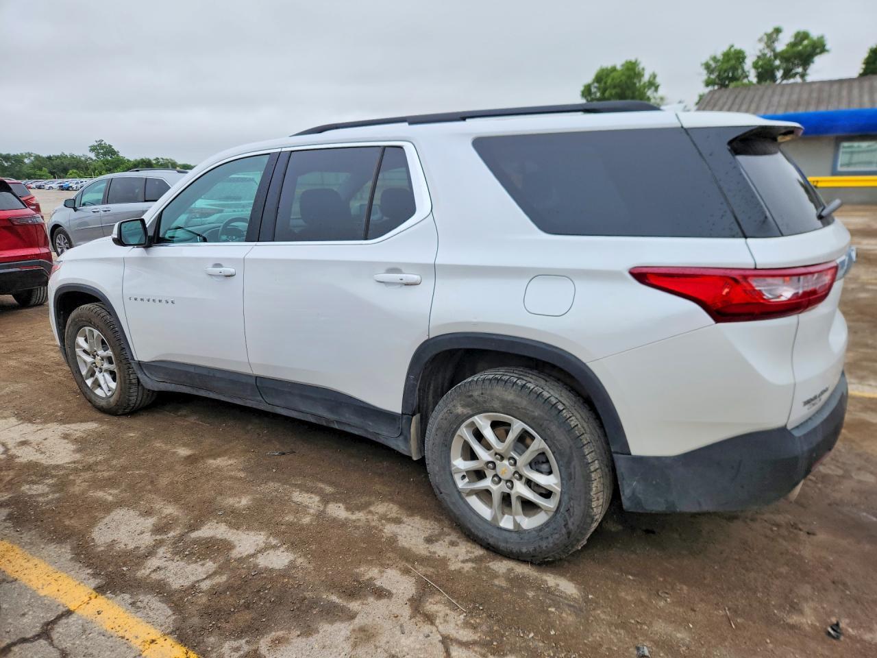 2021 Chevrolet Traverse Lt - Фото 2
