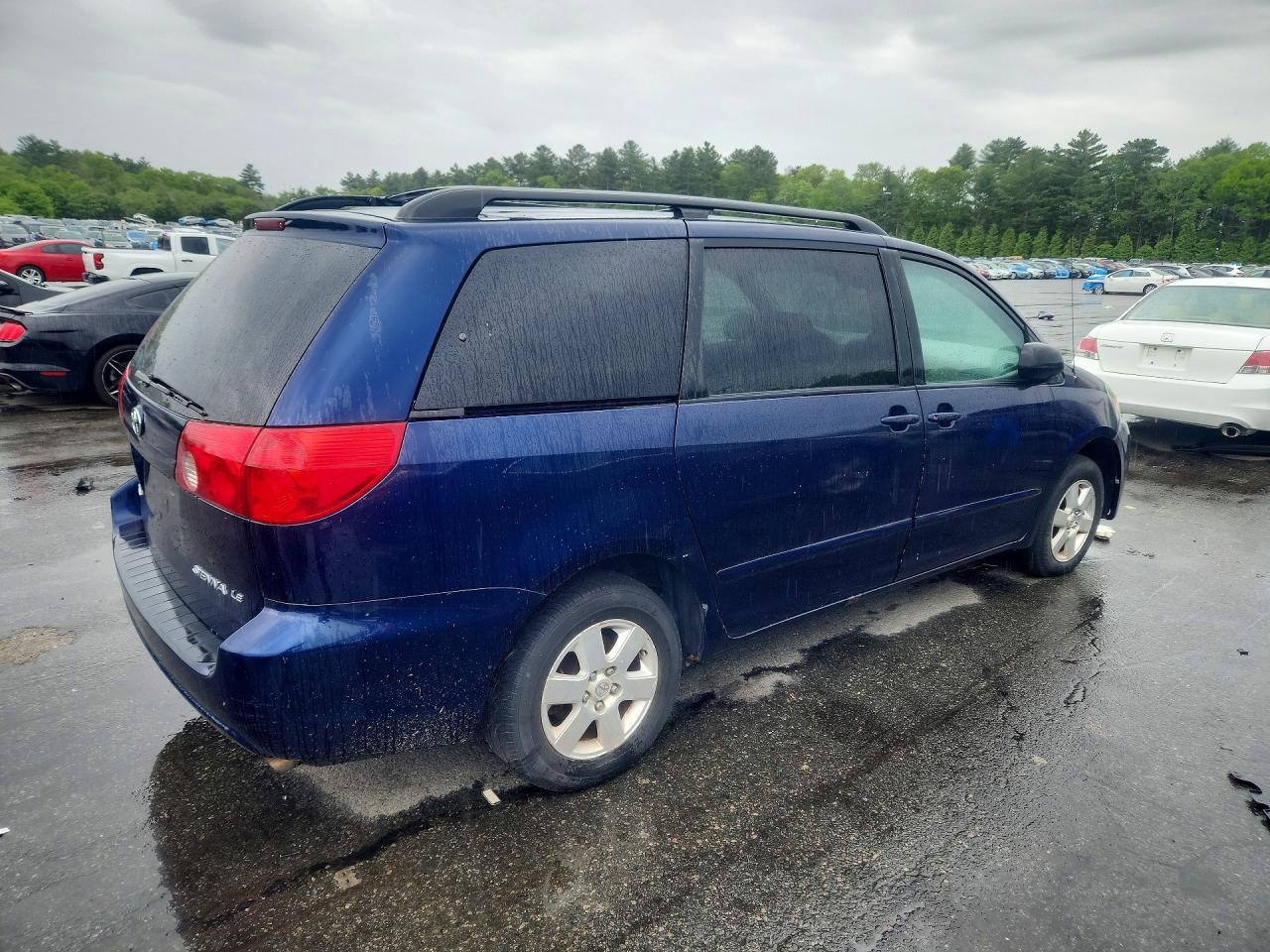 2007 Toyota Sienna Le 8-Passenger - Фото 3