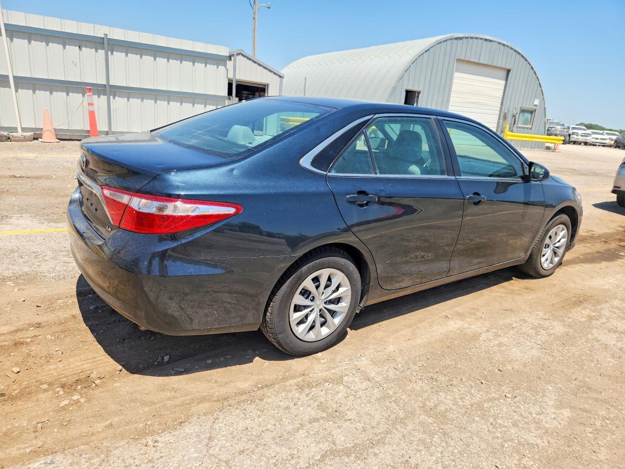 2017 Toyota Camry Le - Фото 3