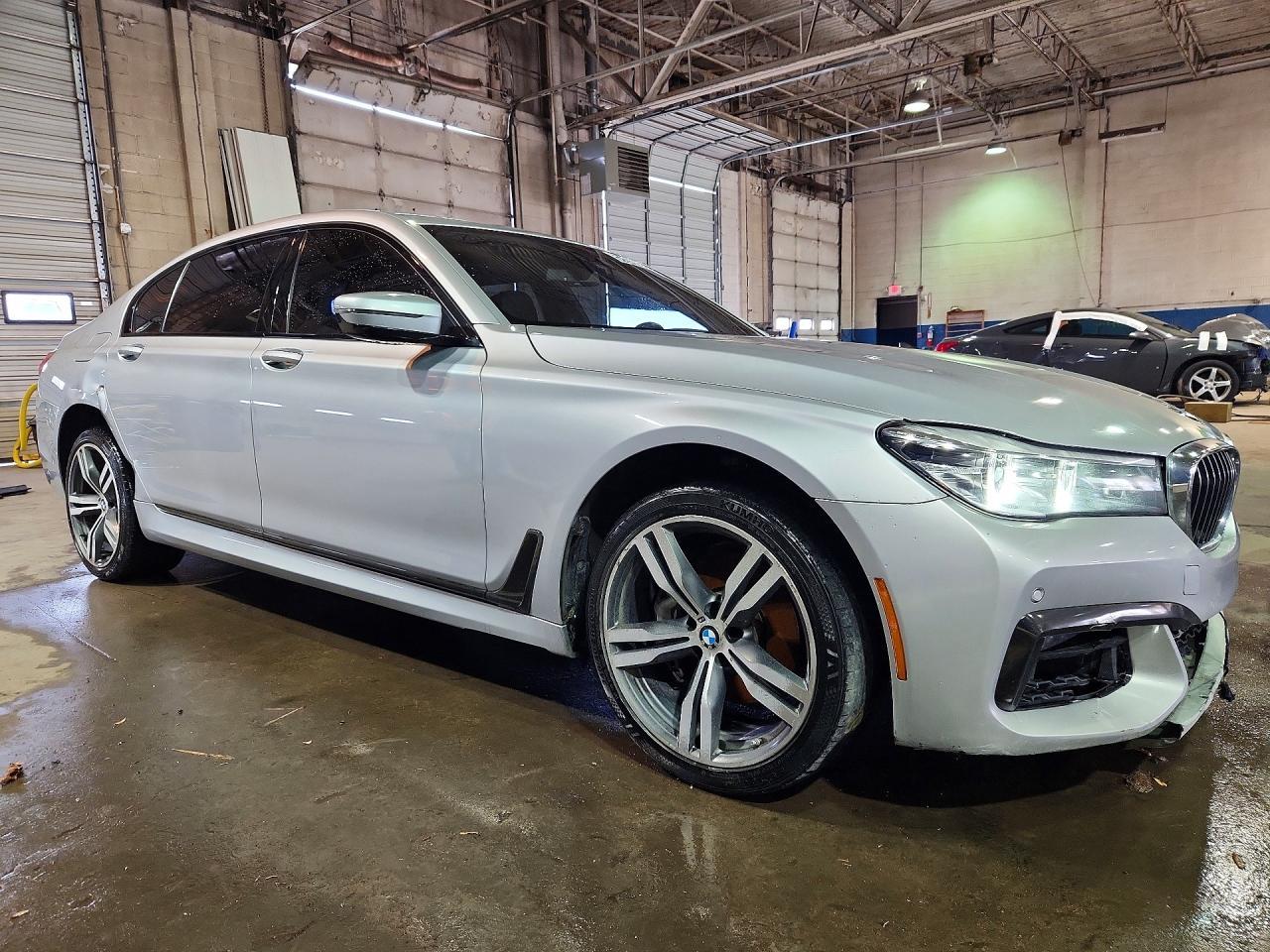 2019 BMW 740 I - Фото 4