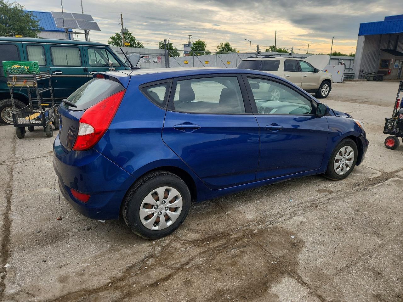 2017 Hyundai Accent Se - Image 3