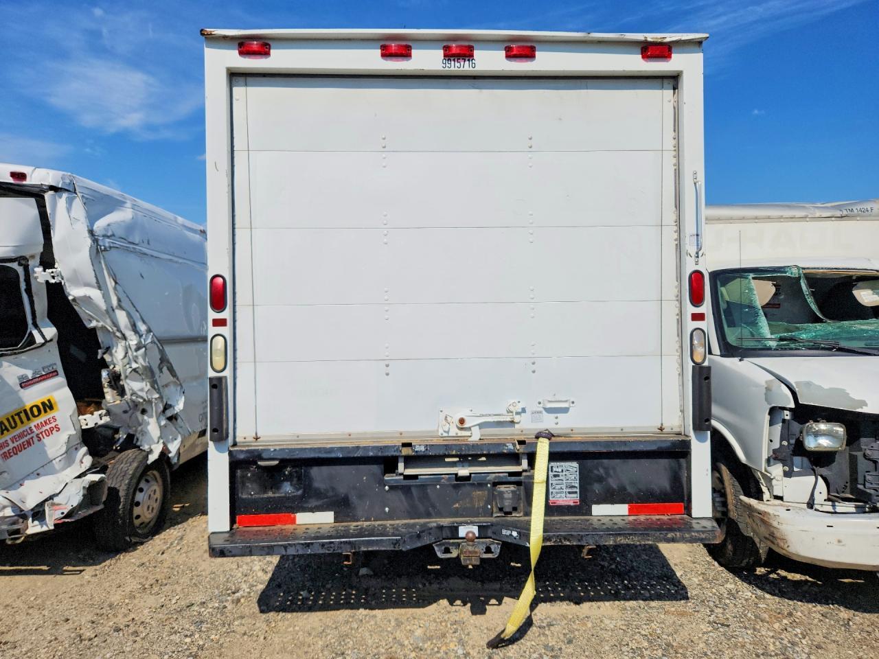 2001 GMC Savana - Box Truck - Фото 6