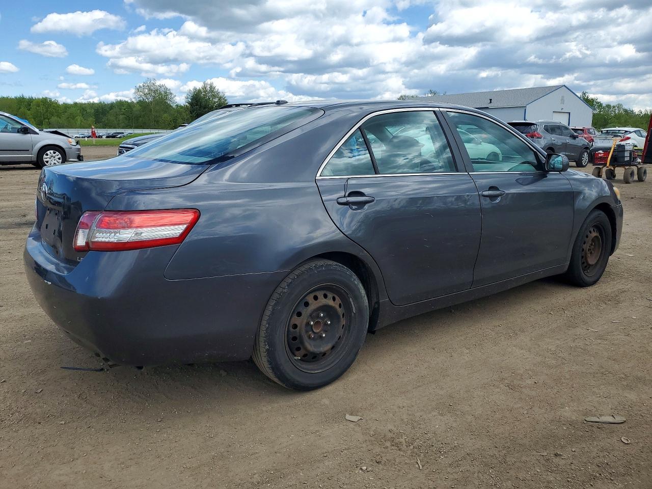 2011 Toyota Camry Le - Фото 3