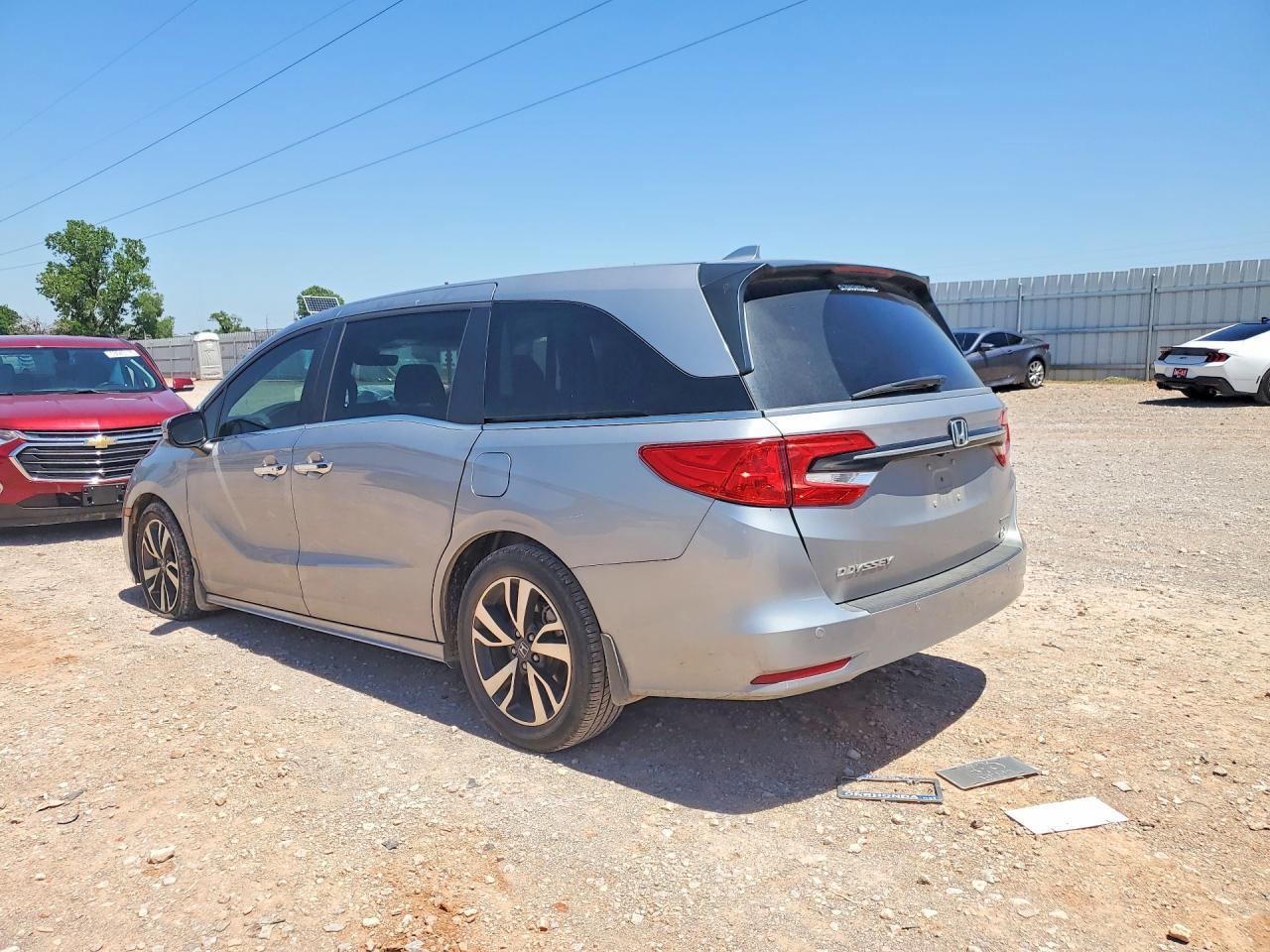 2023 Honda Odyssey Touring - Фото 2