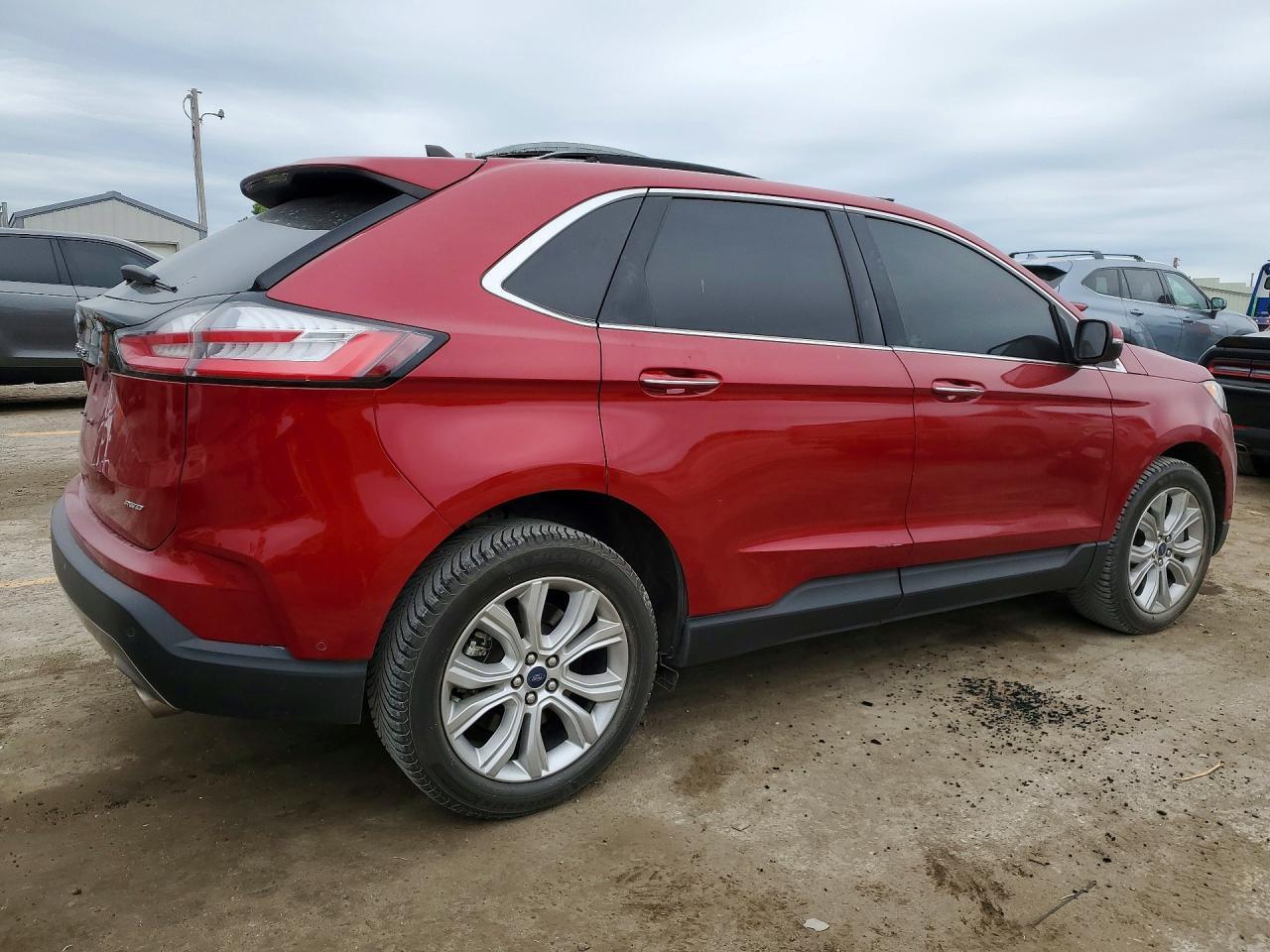 2021 Ford Edge Titanium - Image 3