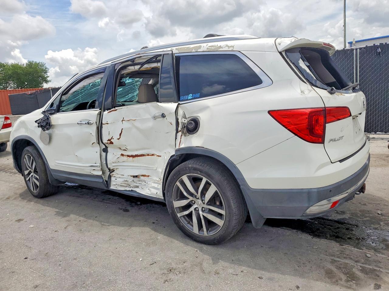 2016 Honda Pilot Elite - Фото 2