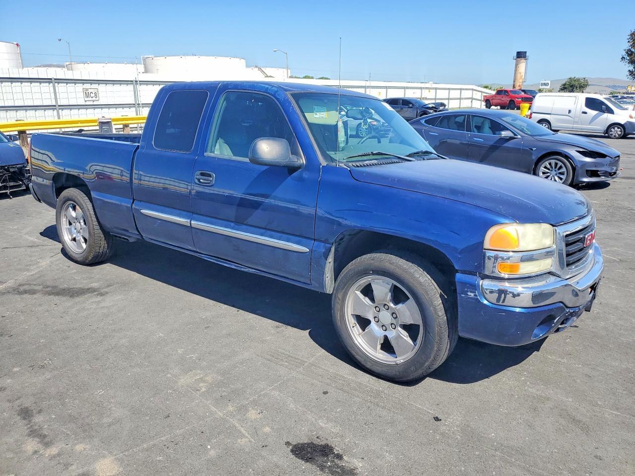 2004 GMC New Sierra C1500 - Image 4