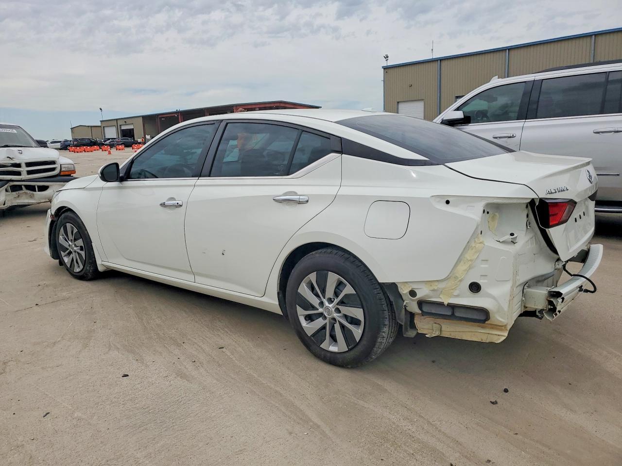 2019 Nissan Altima S - Image 2