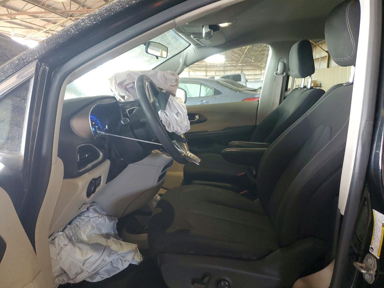 2022 Chrysler Voyager - Фото 7